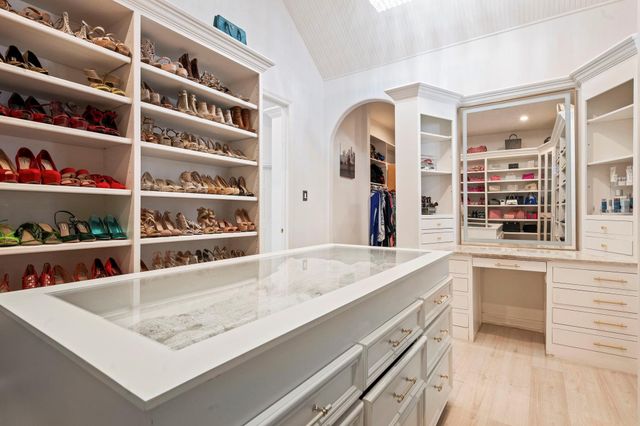 2922 Cedar Woods Place, Houston, TX 77068