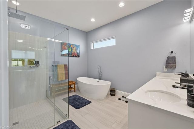 17 Willoughby DR, Naples, FL 34110