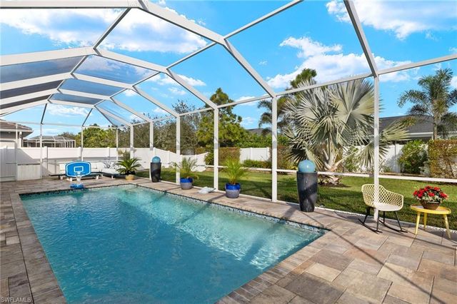 17 Willoughby DR, Naples, FL 34110