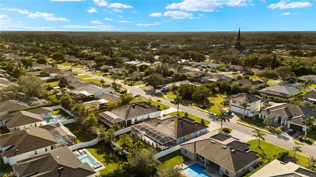 17 Willoughby DR, Naples, FL 34110