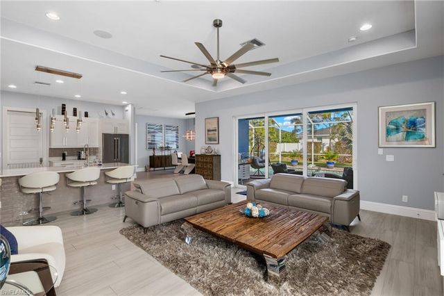 17 Willoughby DR, Naples, FL 34110
