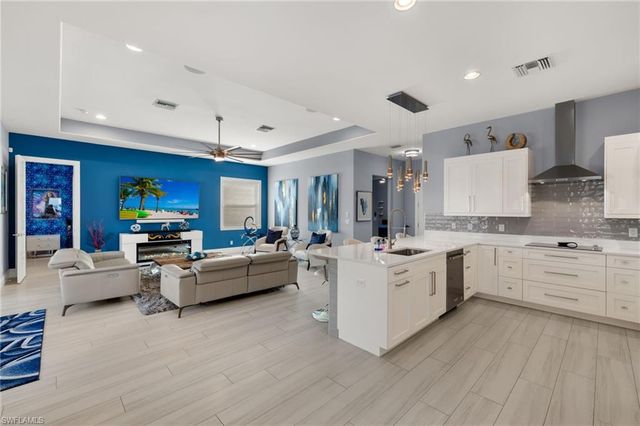 17 Willoughby DR, Naples, FL 34110