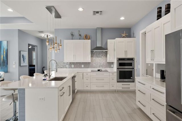 17 Willoughby DR, Naples, FL 34110