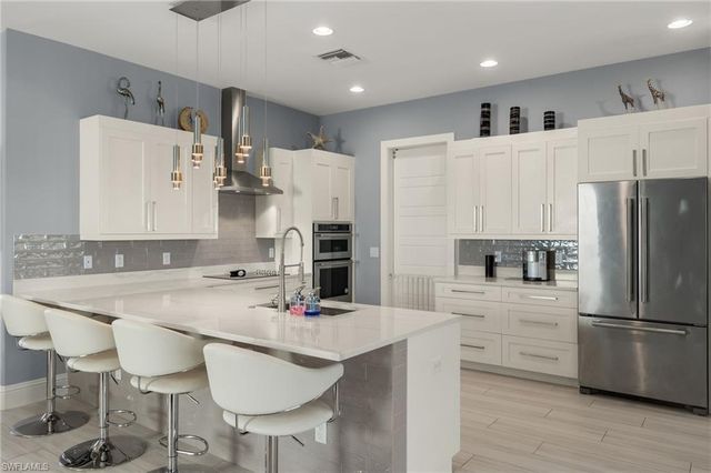 17 Willoughby DR, Naples, FL 34110