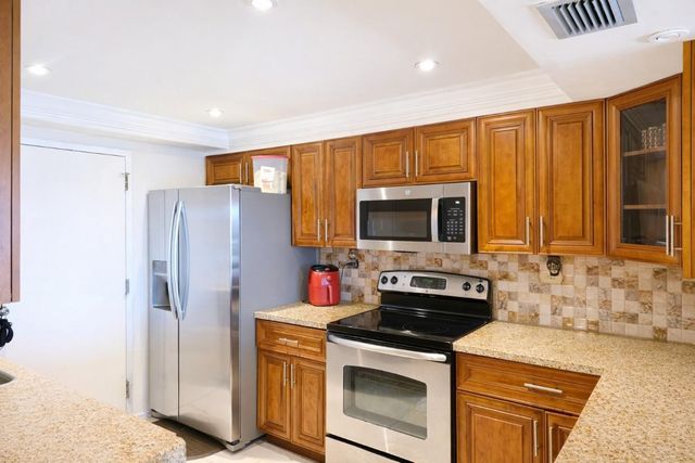 800 NE 195th Street 606, Miami, FL 33179