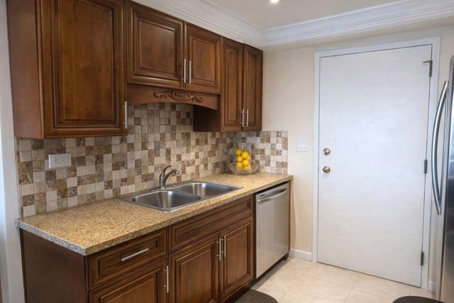 800 NE 195th Street 606, Miami, FL 33179