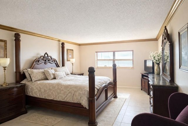 800 NE 195th Street 606, Miami, FL 33179