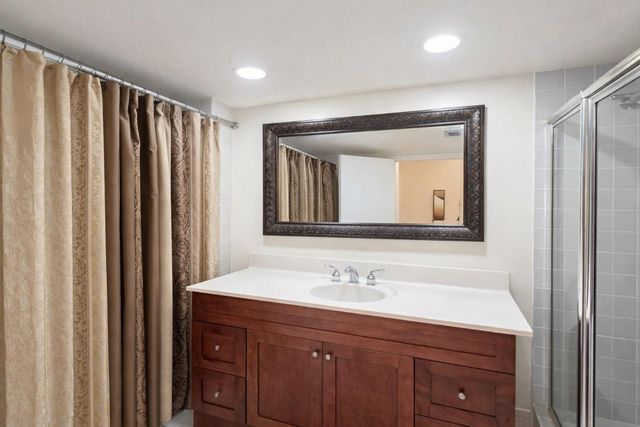 800 NE 195th Street 606, Miami, FL 33179