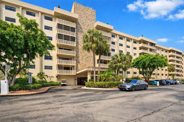 800 NE 195th Street 606, Miami, FL 33179