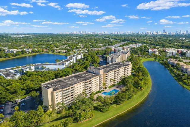 800 NE 195th Street 606, Miami, FL 33179