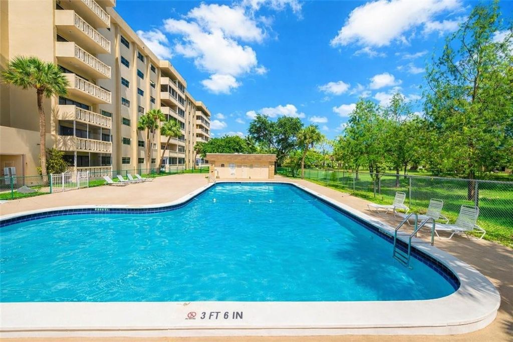 800 NE 195th Street 606, Miami, FL 33179