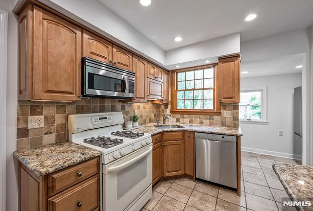 79 Highland Road, Glen Rock, NJ 07452