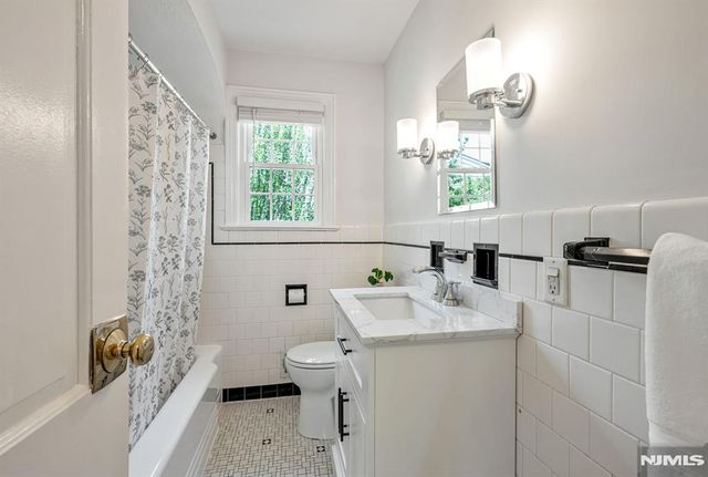79 Highland Road, Glen Rock, NJ 07452