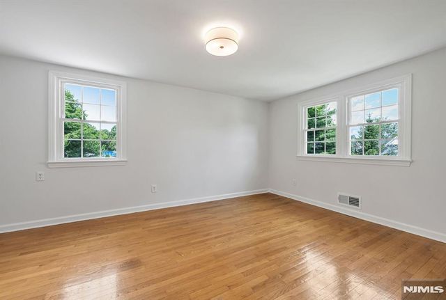 79 Highland Road, Glen Rock, NJ 07452