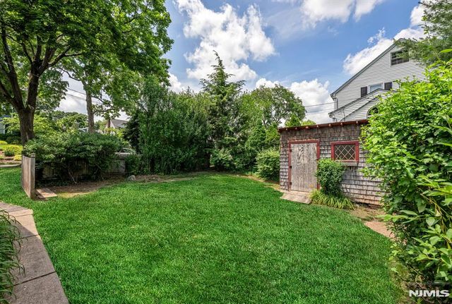 79 Highland Road, Glen Rock, NJ 07452
