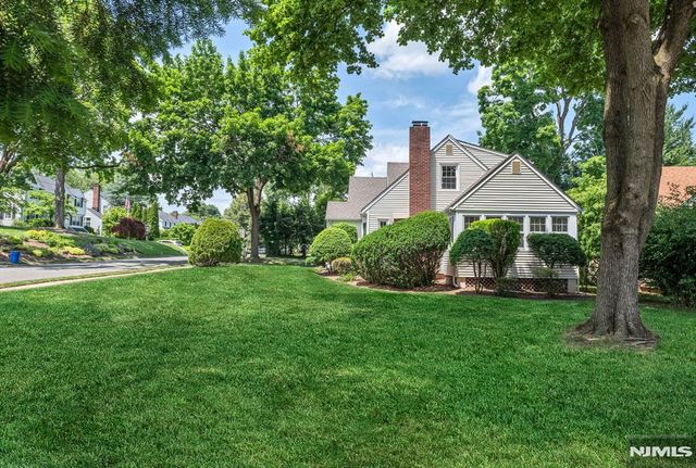 79 Highland Road, Glen Rock, NJ 07452