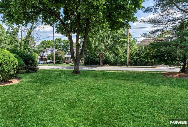 79 Highland Road, Glen Rock, NJ 07452