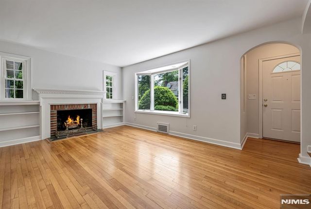79 Highland Road, Glen Rock, NJ 07452
