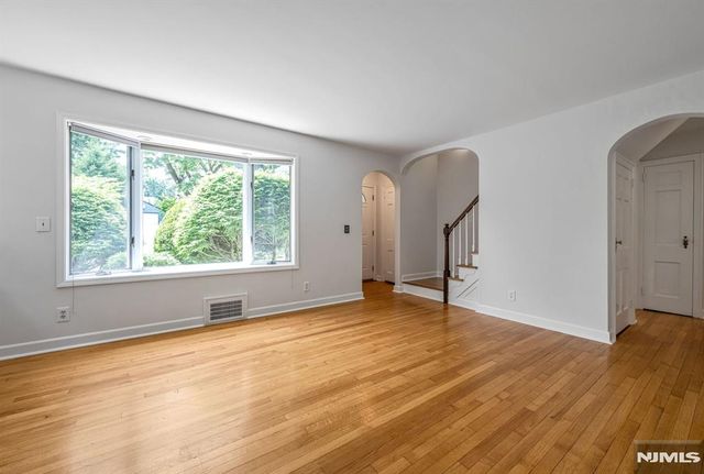 79 Highland Road, Glen Rock, NJ 07452
