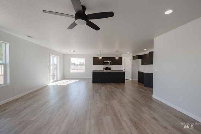 1109 W Cub River Dr, Meridian, ID 83642