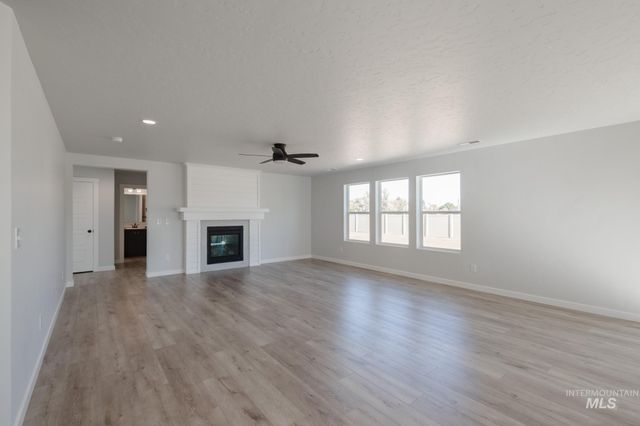 1109 W Cub River Dr, Meridian, ID 83642