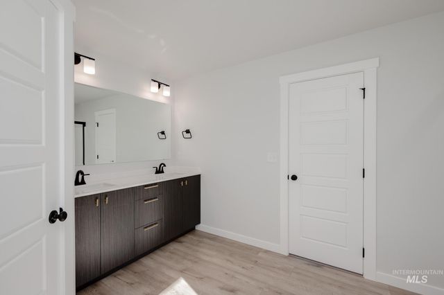 1109 W Cub River Dr, Meridian, ID 83642