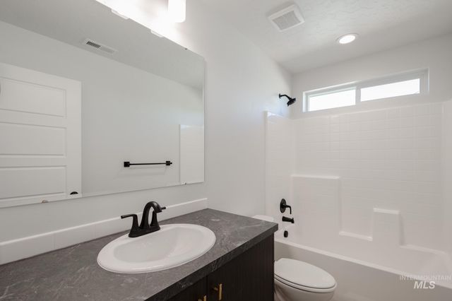 1109 W Cub River Dr, Meridian, ID 83642