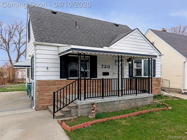 720 E Robert Avenue, Hazel Park, MI 48030