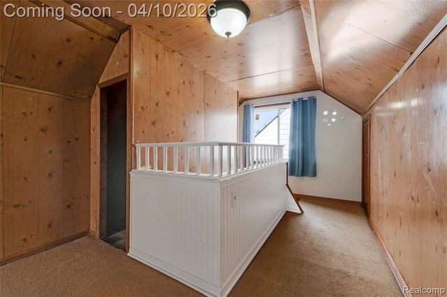 720 E Robert Avenue, Hazel Park, MI 48030