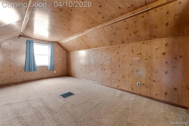 720 E Robert Avenue, Hazel Park, MI 48030