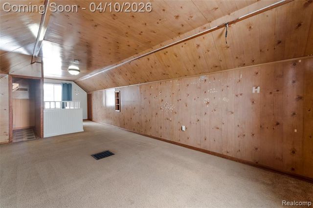 720 E Robert Avenue, Hazel Park, MI 48030