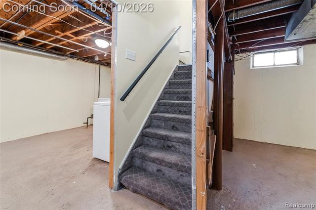 720 E Robert Avenue, Hazel Park, MI 48030