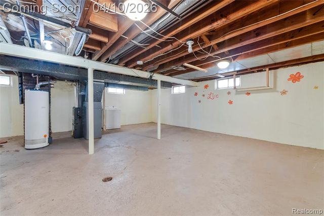 720 E Robert Avenue, Hazel Park, MI 48030