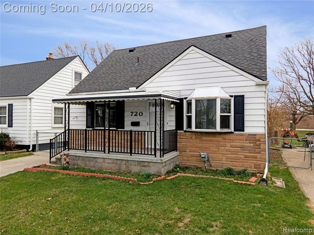 720 E Robert Avenue, Hazel Park, MI 48030