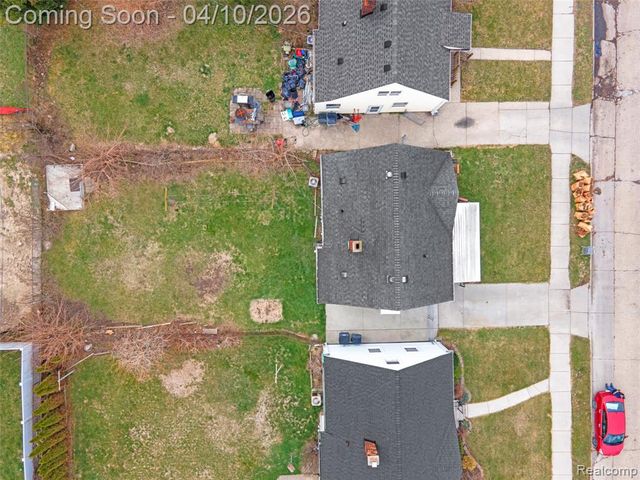 720 E Robert Avenue, Hazel Park, MI 48030