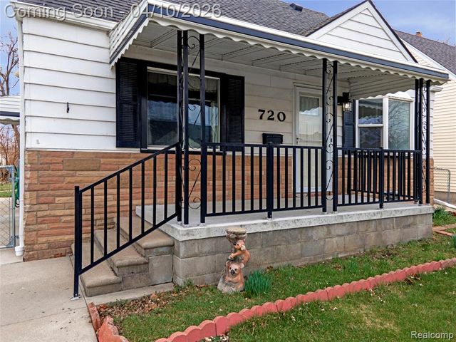 720 E Robert Avenue, Hazel Park, MI 48030