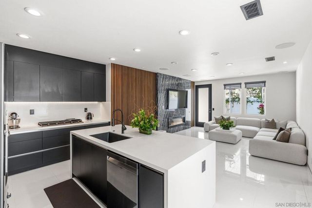 3410 Filoli Cir, Carlsbad, CA 92009