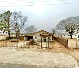 1004 1st Avenue, Warner, OK 74469