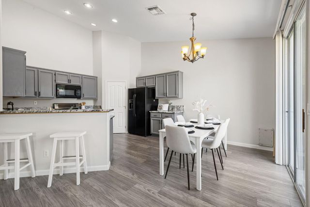28 Cayucos Ct, Roseville, CA 95678