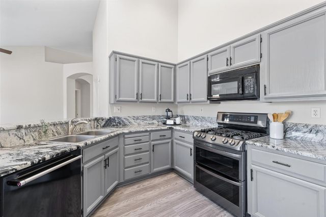 28 Cayucos Ct, Roseville, CA 95678