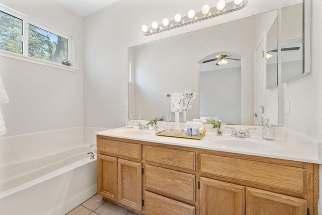 28 Cayucos Ct, Roseville, CA 95678