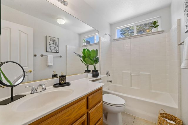 28 Cayucos Ct, Roseville, CA 95678