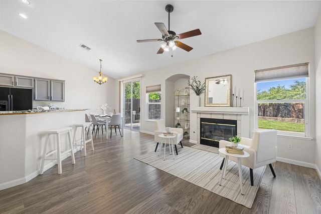 28 Cayucos Ct, Roseville, CA 95678