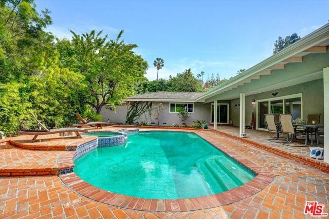 3530 Royal Woods Drive, Sherman Oaks, CA 91403