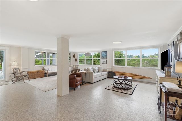 7502 Central Avenue, Savannah, GA 31406