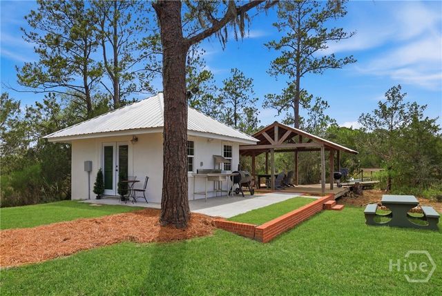 7502 Central Avenue, Savannah, GA 31406