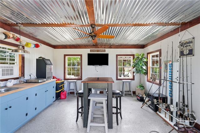 7502 Central Avenue, Savannah, GA 31406