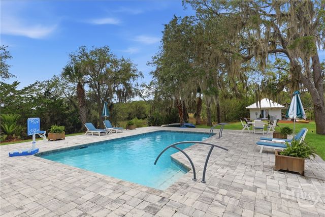 7502 Central Avenue, Savannah, GA 31406
