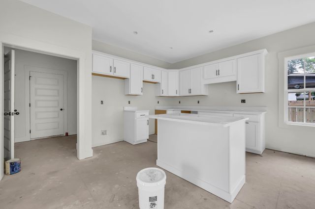 302 Switchgrass Dr, Clarksville, TN 37042