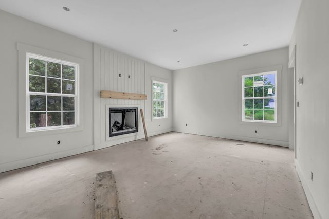 302 Switchgrass Dr, Clarksville, TN 37042